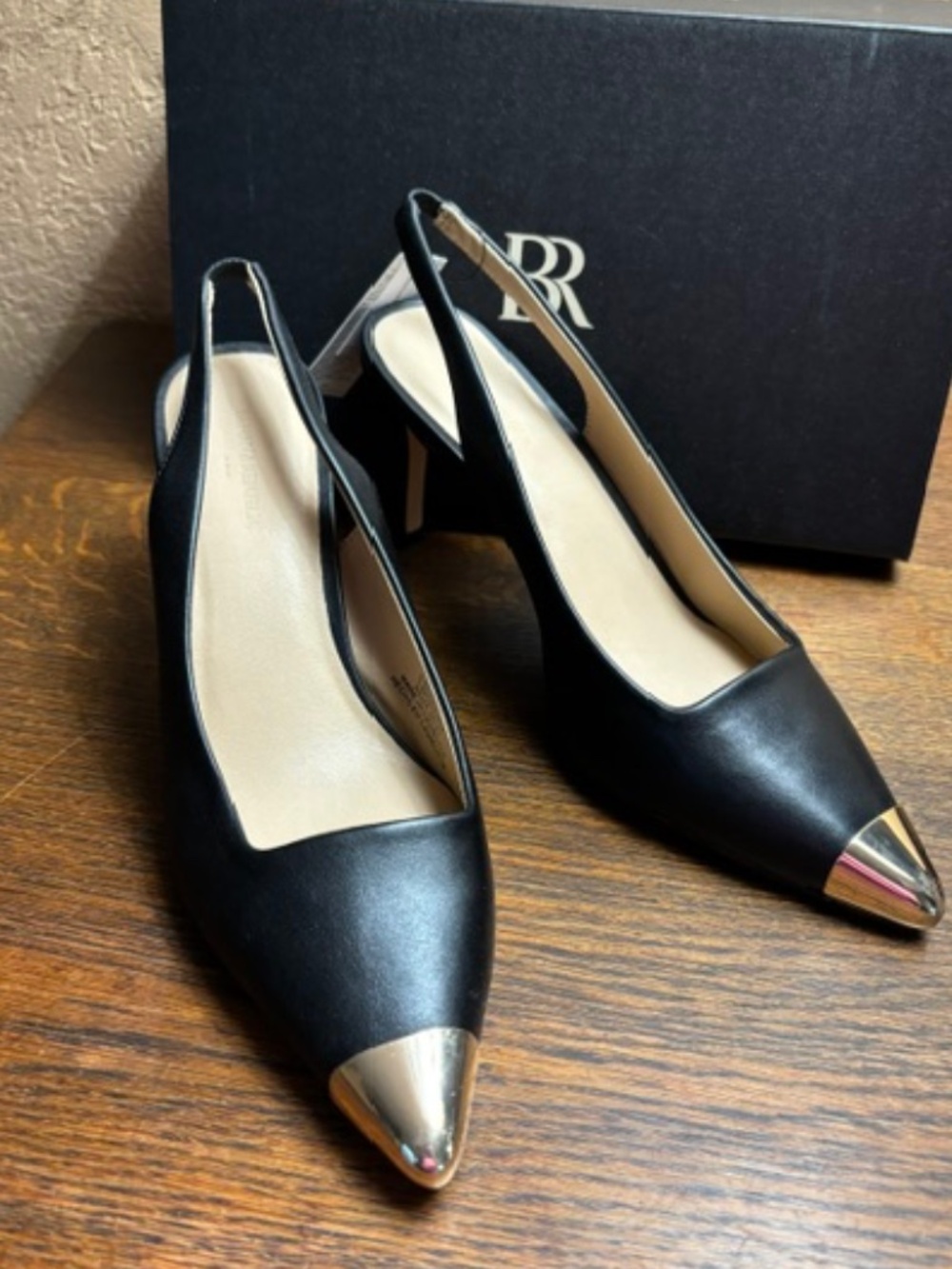 Banana Republic (NWT) Cap toe-gold tone, slingback Heels- SZ 8